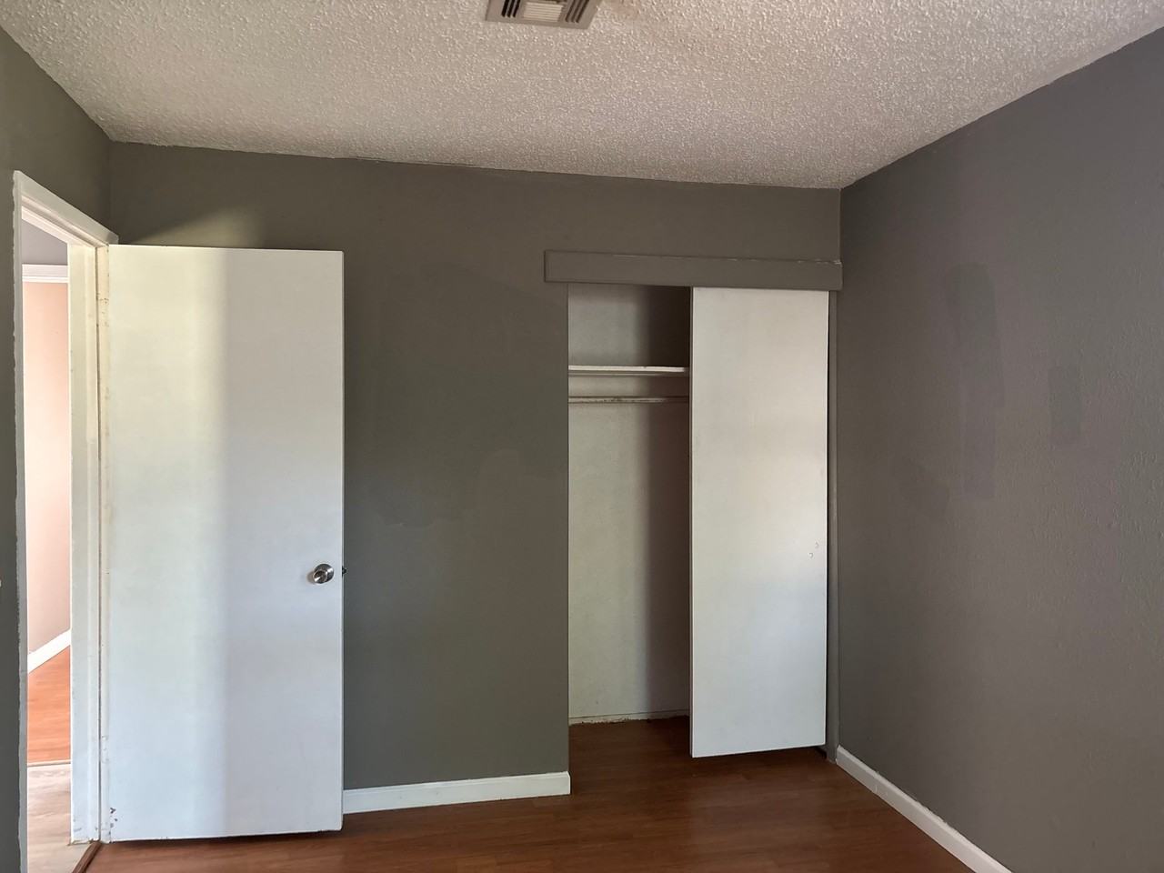 107 Oak St - Photo 2 of 13