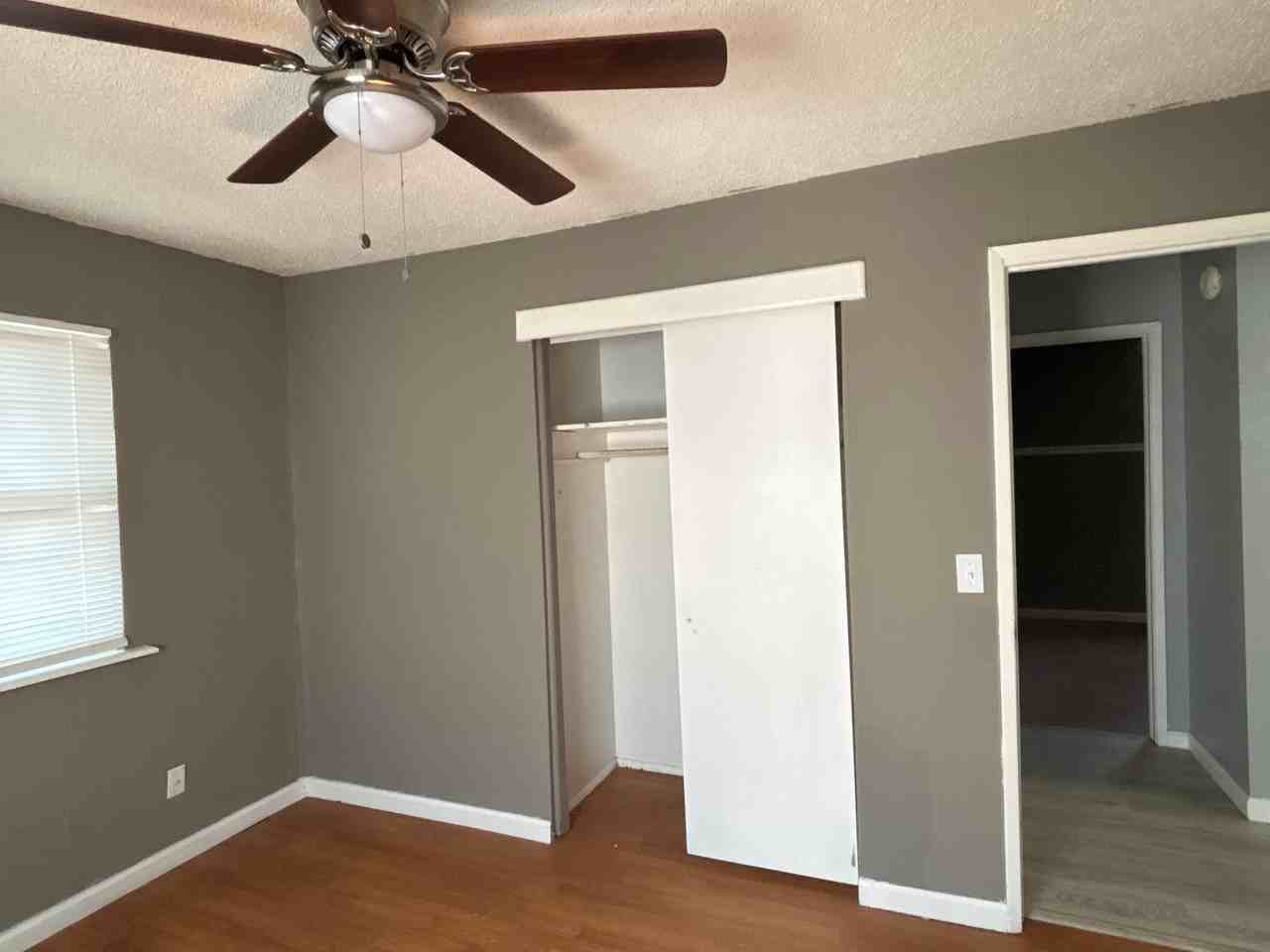 107 Oak St - Photo 4 of 13