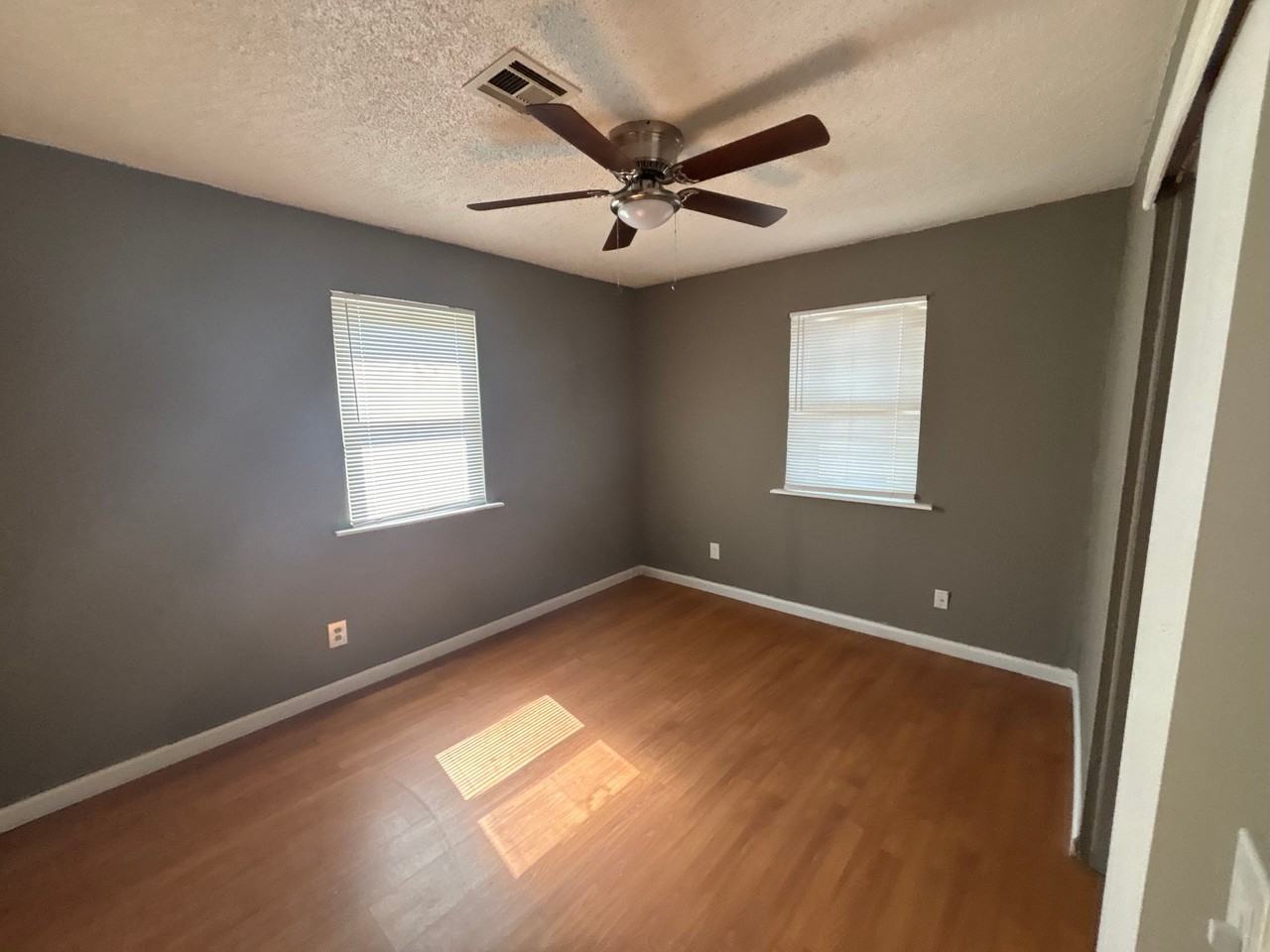 107 Oak St - Photo 5 of 13