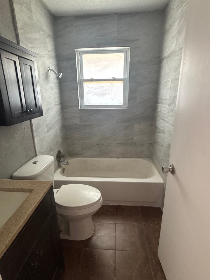 107 Oak St - Photo 6 of 13