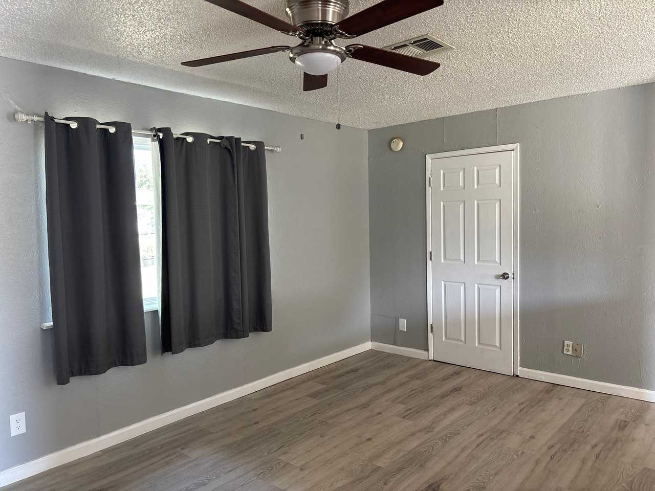 107 Oak St - Photo 7 of 13