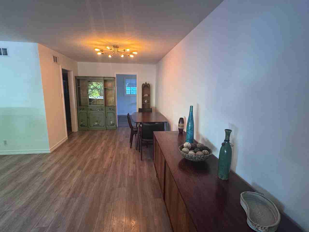 327 Irwin St - Photo 4 of 19