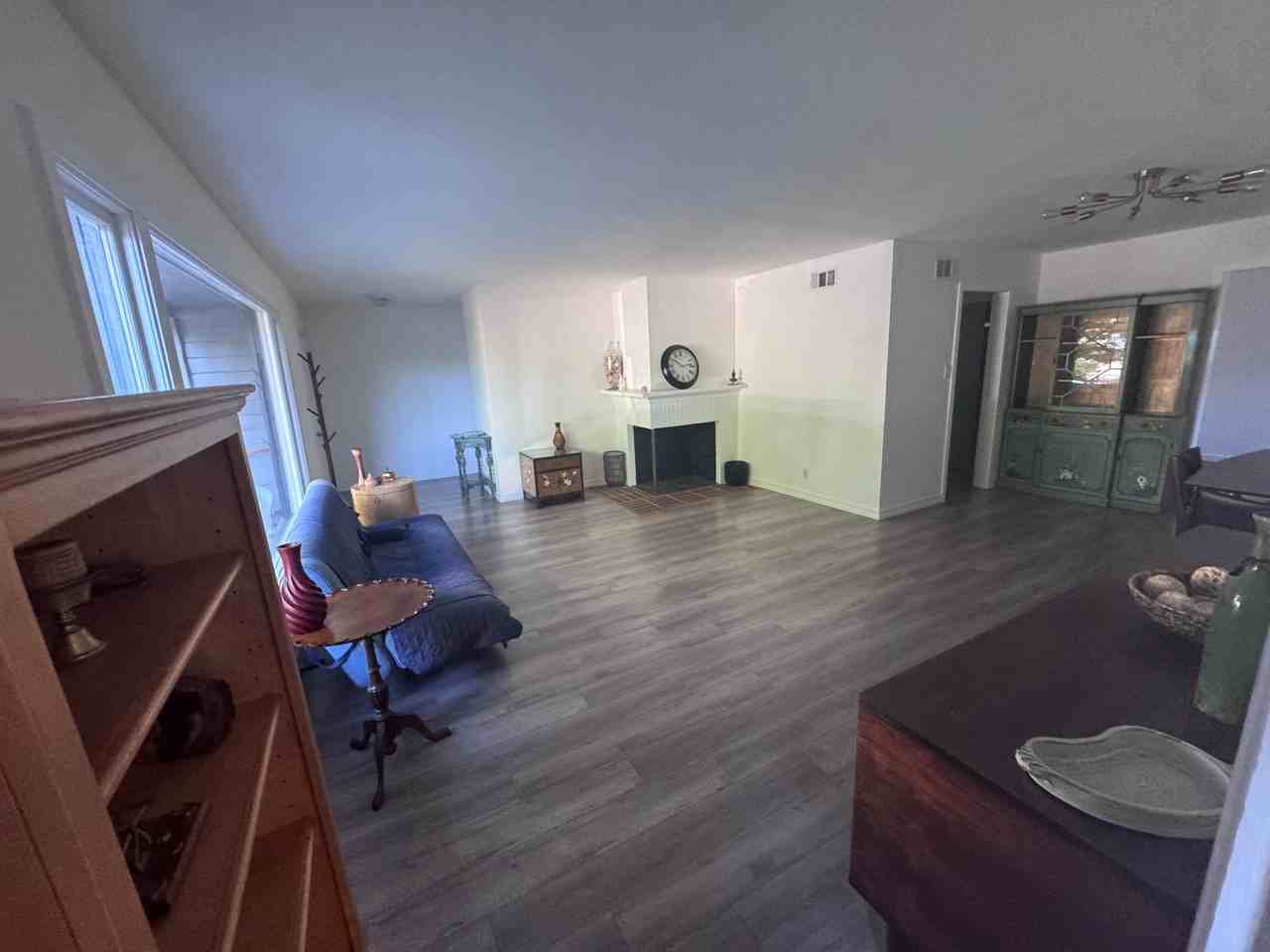 327 Irwin St - Photo 5 of 19
