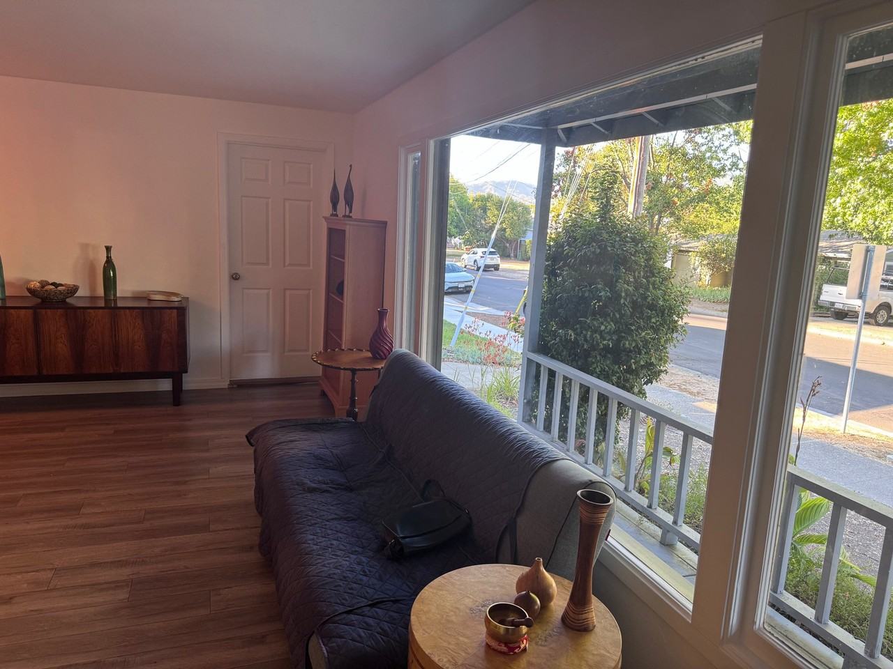327 Irwin St - Photo 6 of 19