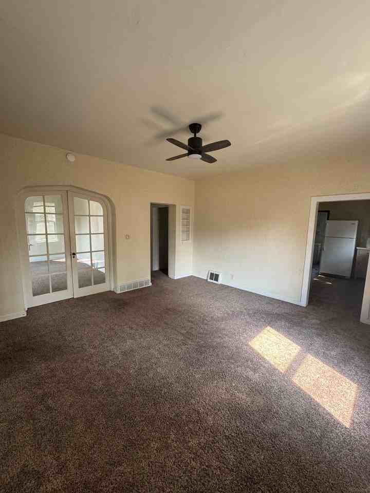 408 W Elm St #1 - Photo 4 of 7