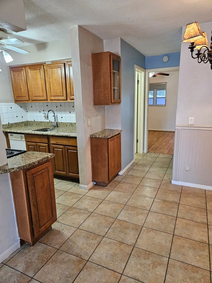 2344 Shelley St #7 - Photo 2 of 9