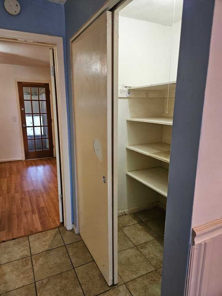 2344 Shelley St #7 - Photo 6 of 9
