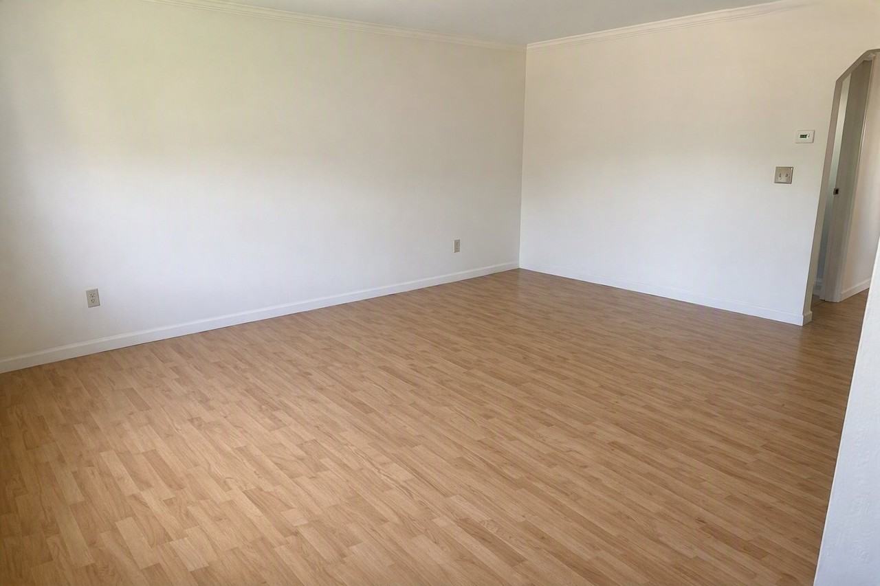 4 Laird Dr - Photo 2 of 10