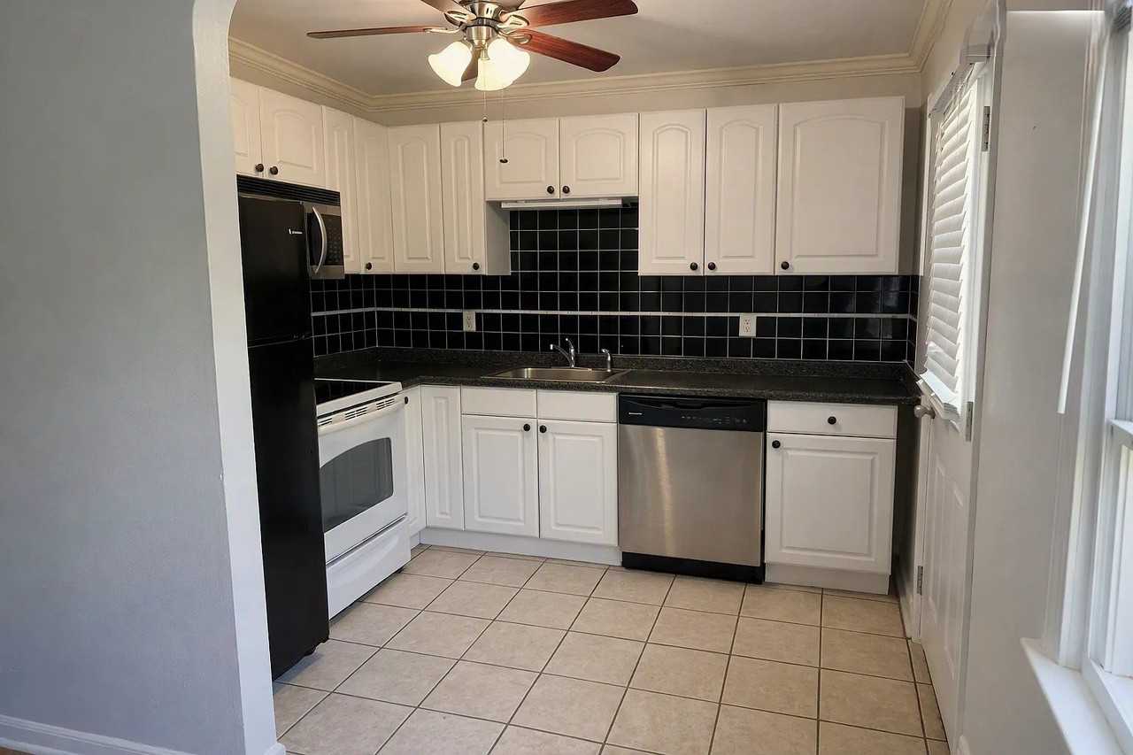4 Laird Dr - Photo 3 of 10