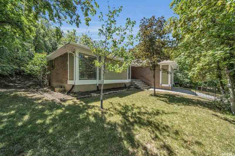 1806 Fawn Ln - Photo 2 of 22