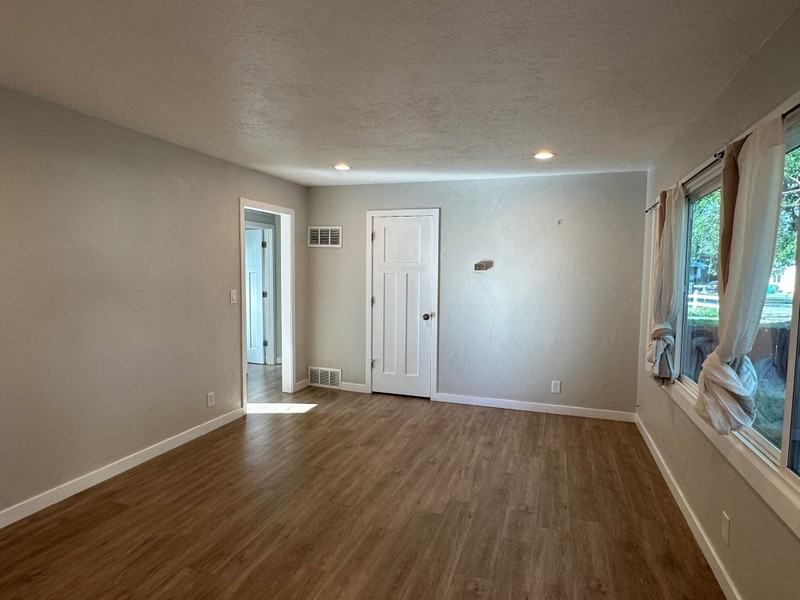 44 Ronald Ave - Photo 7 of 15