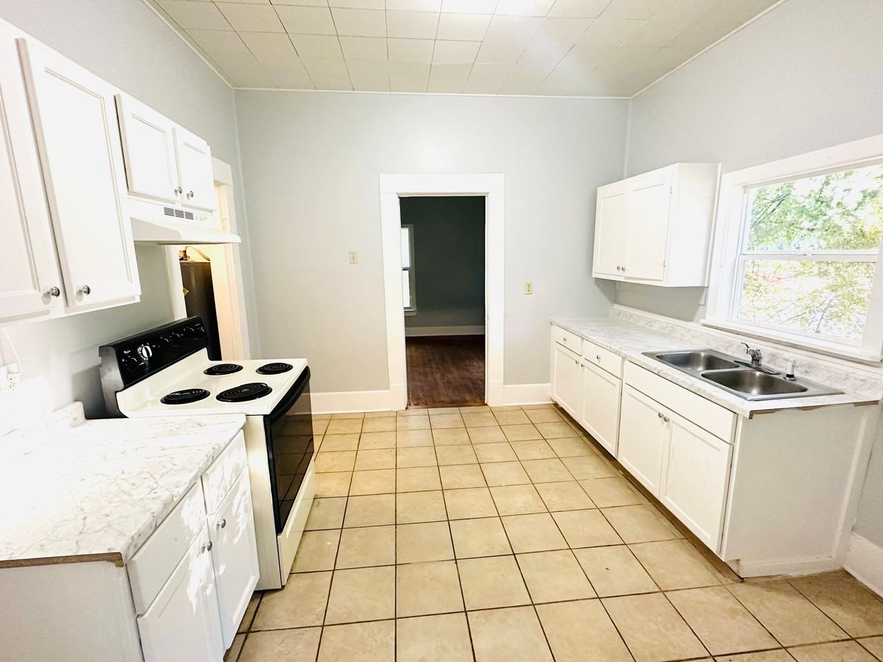 513 E Barger St #A - Photo 4 of 14