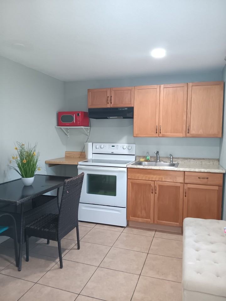 4D 10th Ave - Photo 3 of 8