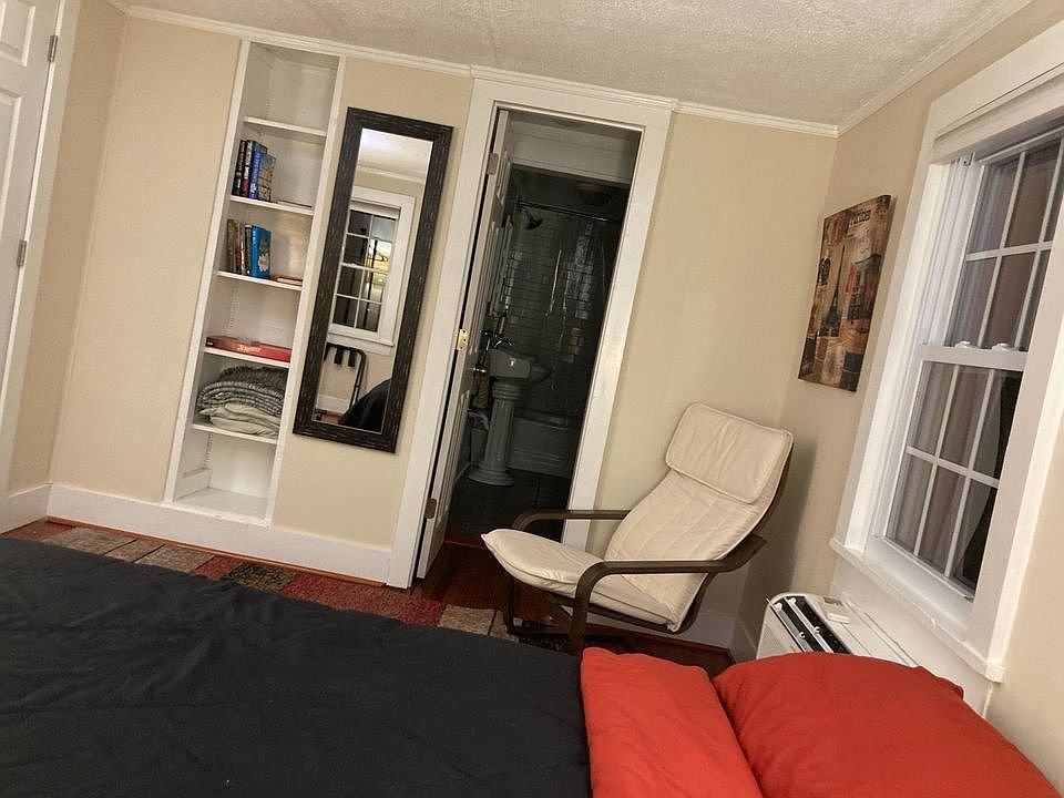 252 Loudoun St Sw - Photo 3 of 12