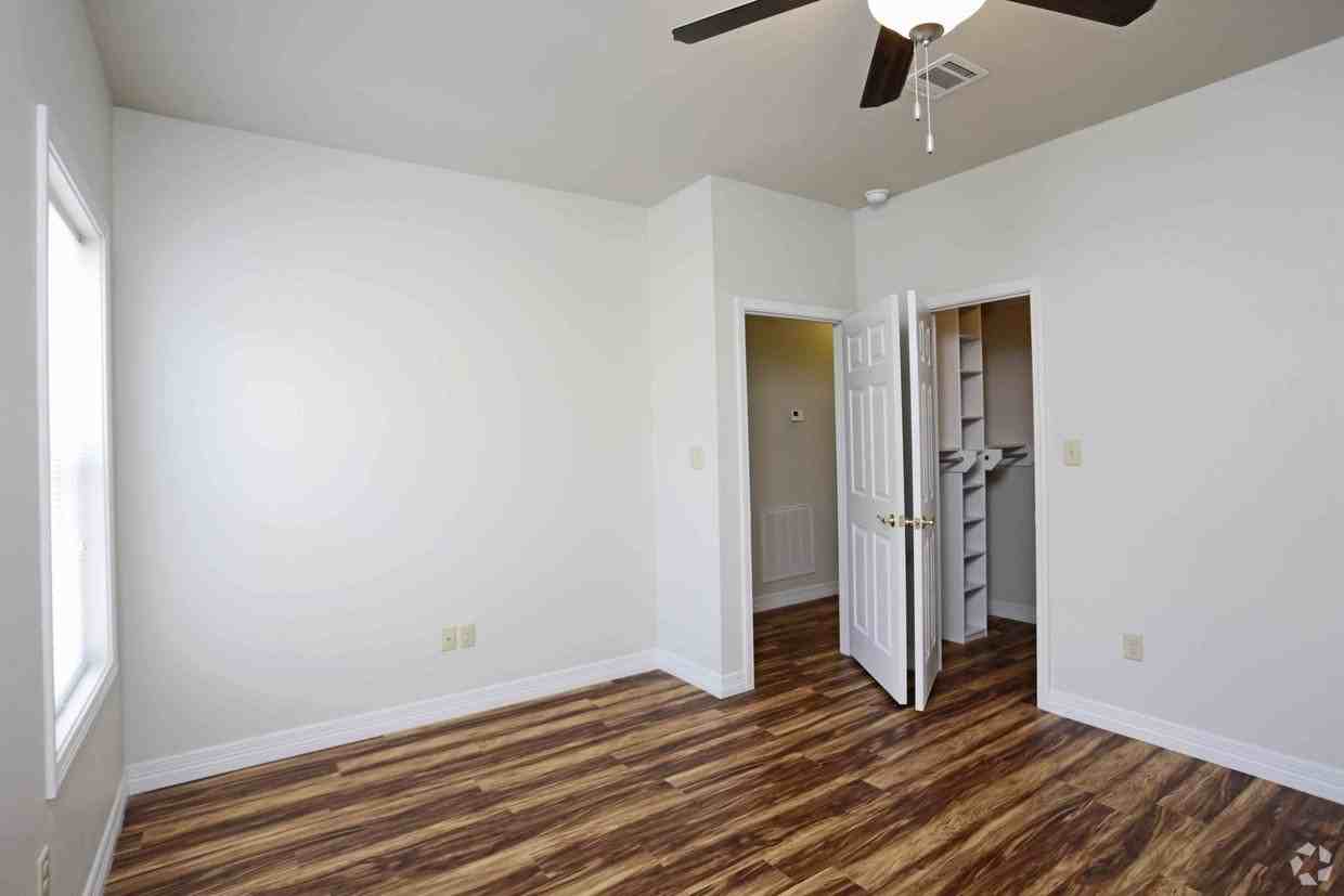227 Fieldstone Ln - Photo 2 of 16