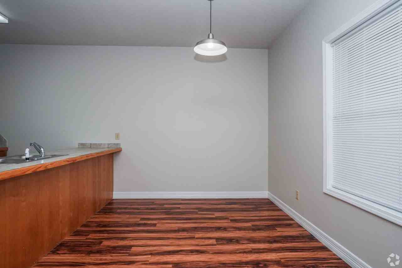 227 Fieldstone Ln - Photo 4 of 16