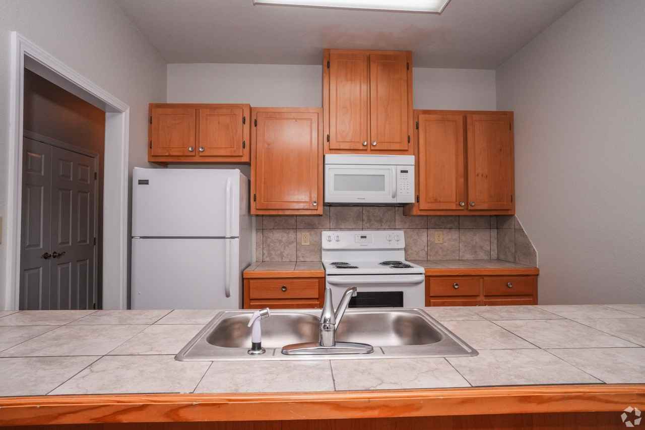 227 Fieldstone Ln - Photo 6 of 16