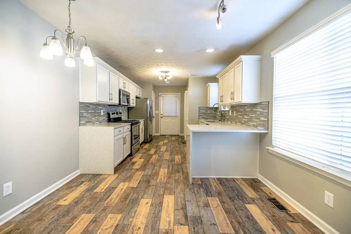1707 Nassau St - Photo 4 of 12