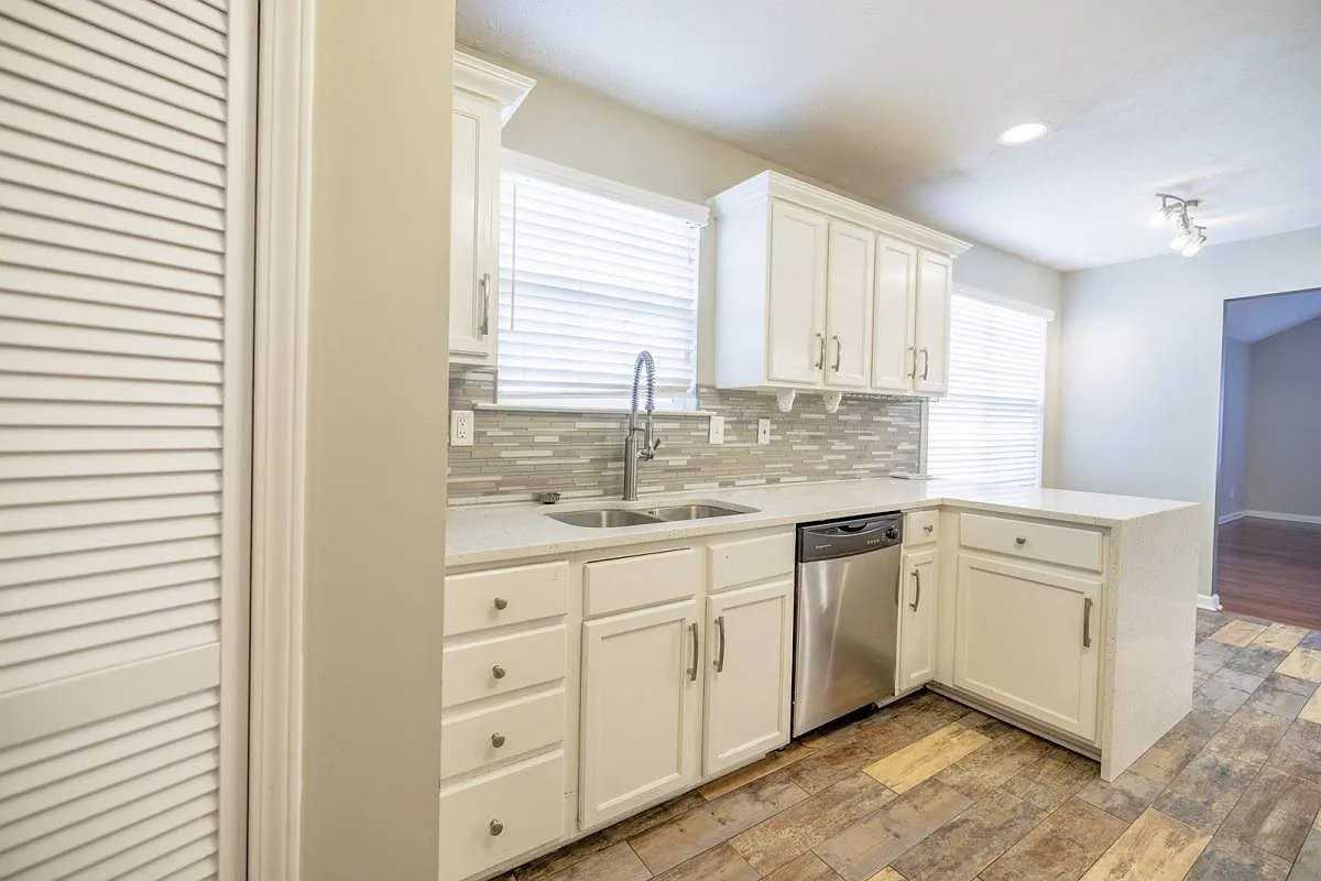 1707 Nassau St - Photo 5 of 12