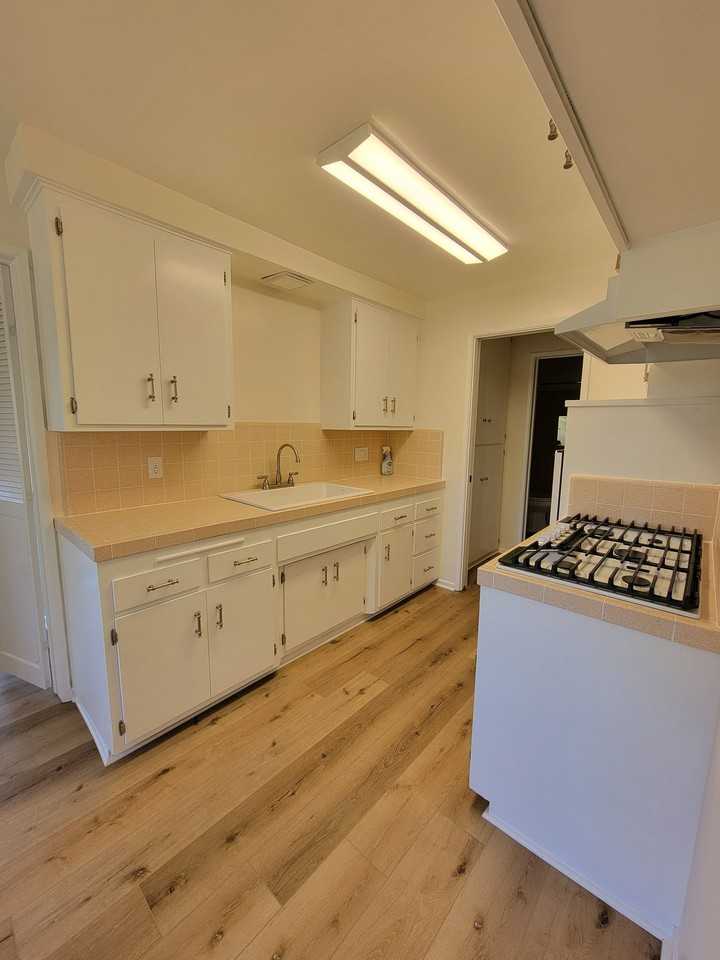 13530 Leadwell St #5 - Photo 3 of 16