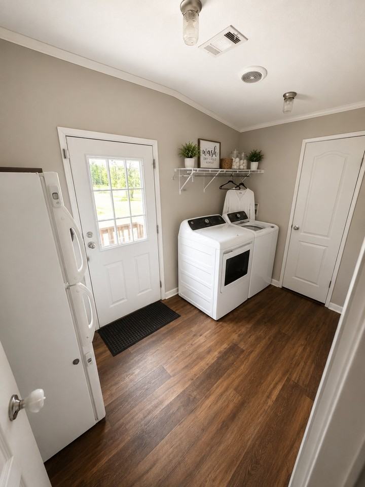 6924 Shady Hills Ln - Photo 3 of 6