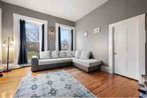 featured image of 72 3rd St #4