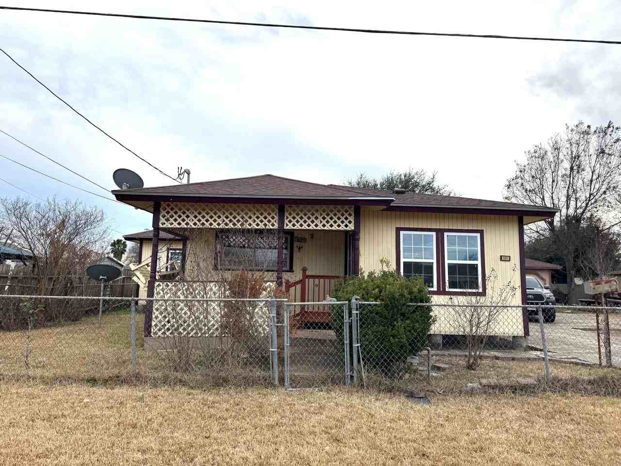 605 Mission Gregory Texas - Photo 2 of 19
