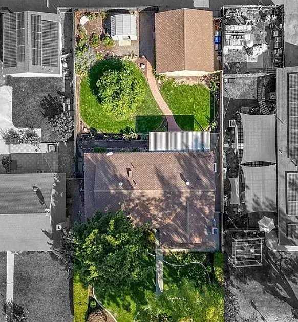 9882 Hampshire St - Photo 2 of 10