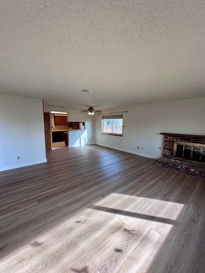 9882 Hampshire St - Photo 3 of 10