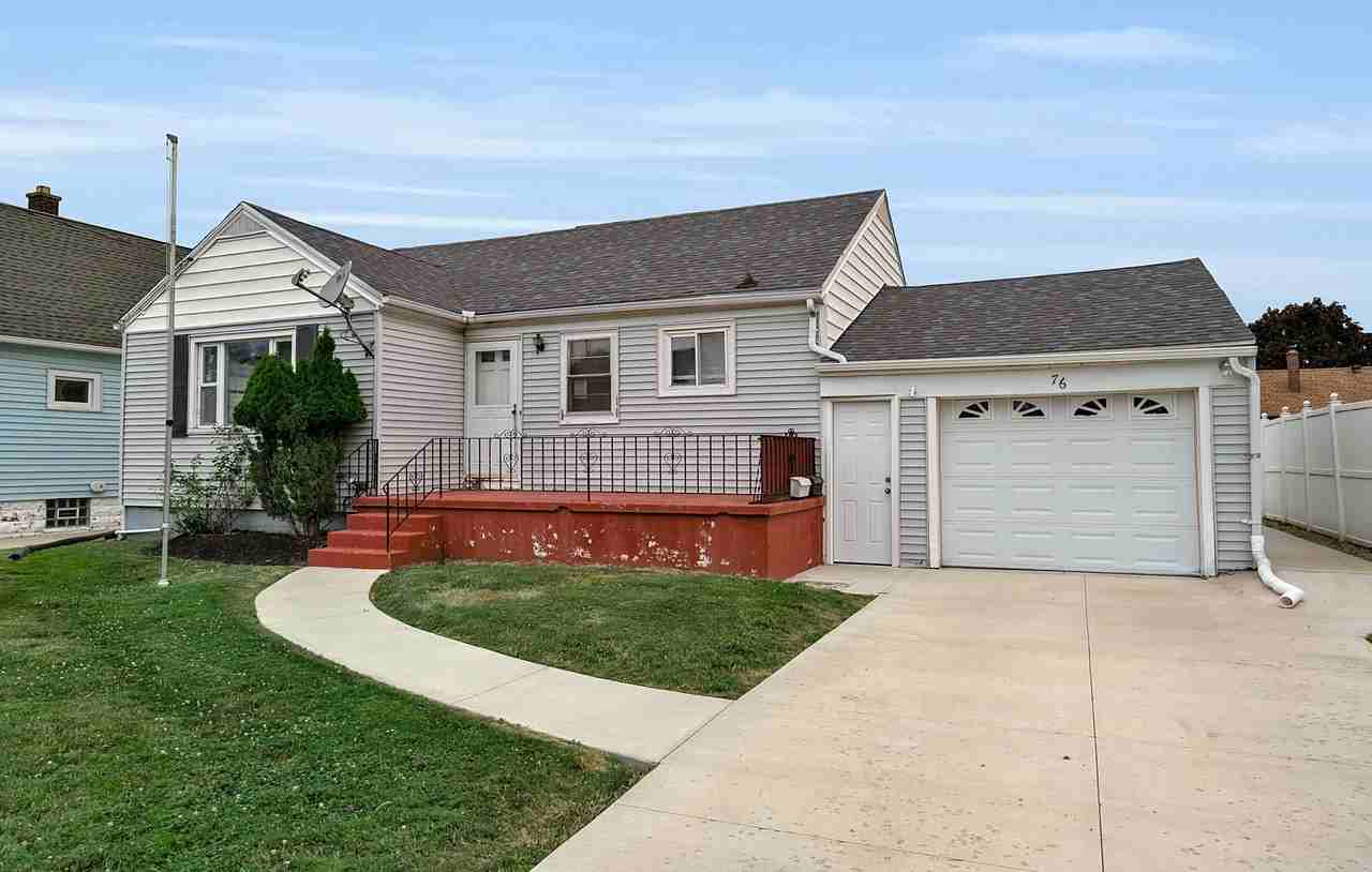 76 Stearns Ave - Photo 2 of 20