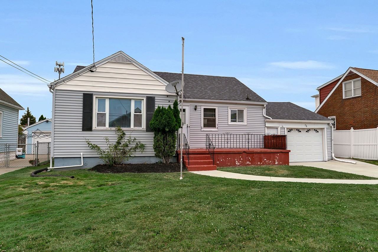76 Stearns Ave - Photo 4 of 20