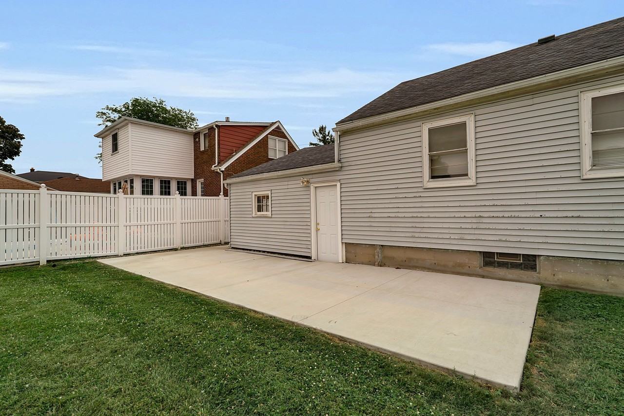 76 Stearns Ave - Photo 7 of 20
