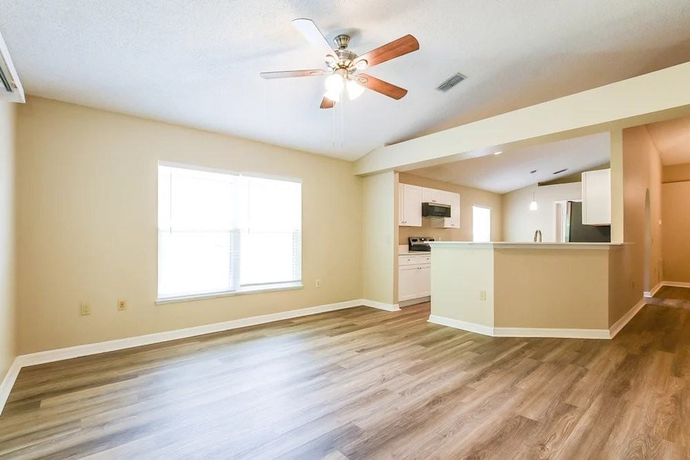 3277 Bellingham Dr - Photo 2 of 8