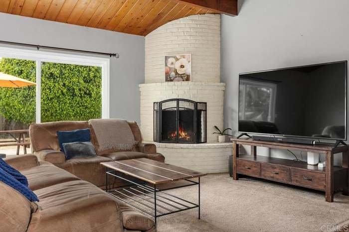 233 Grace St - Photo 5 of 20