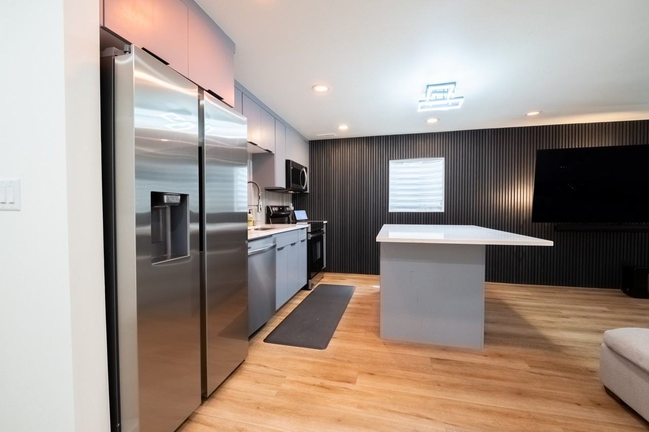 241 E Belmont Ave - Photo 4 of 20