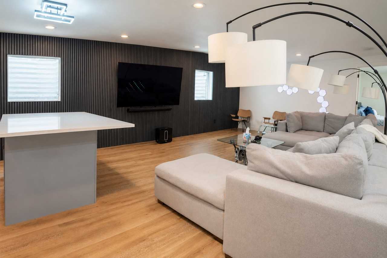 241 E Belmont Ave - Photo 5 of 20