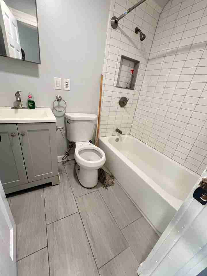220 Sherman Ave #02 - Photo 3 of 6
