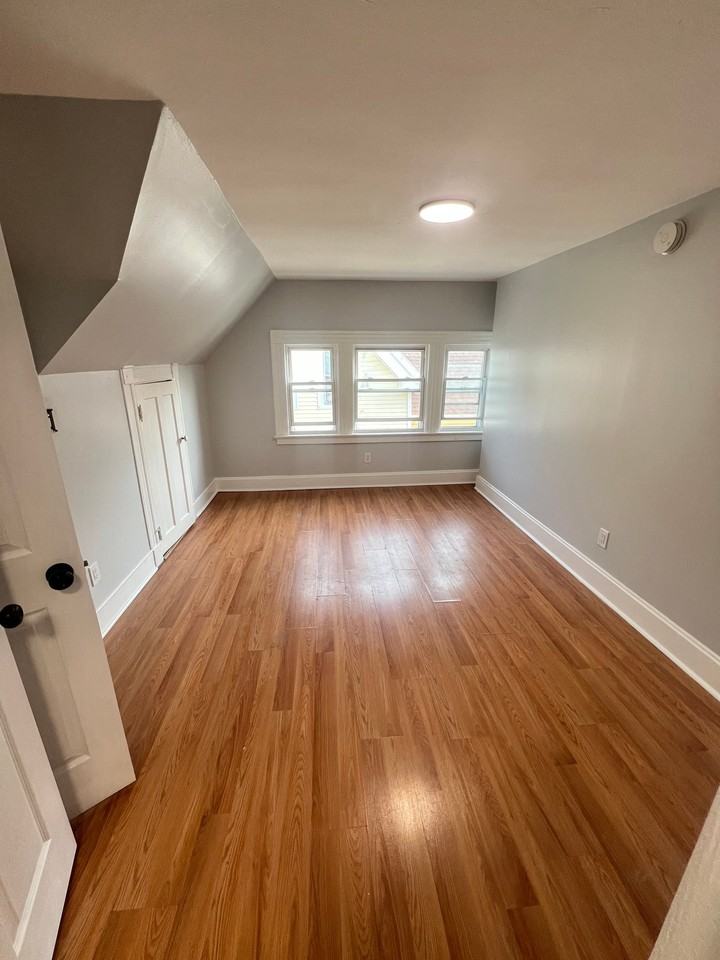 220 Sherman Ave #02 - Photo 4 of 6