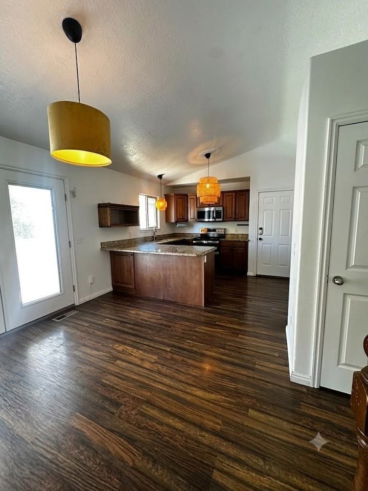 307 N Marion St - Photo 3 of 20