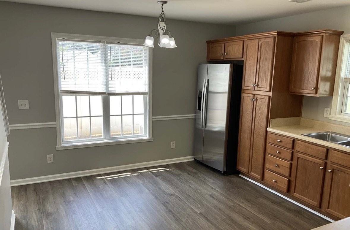 1210 Waterlyn Dr - Photo 4 of 10