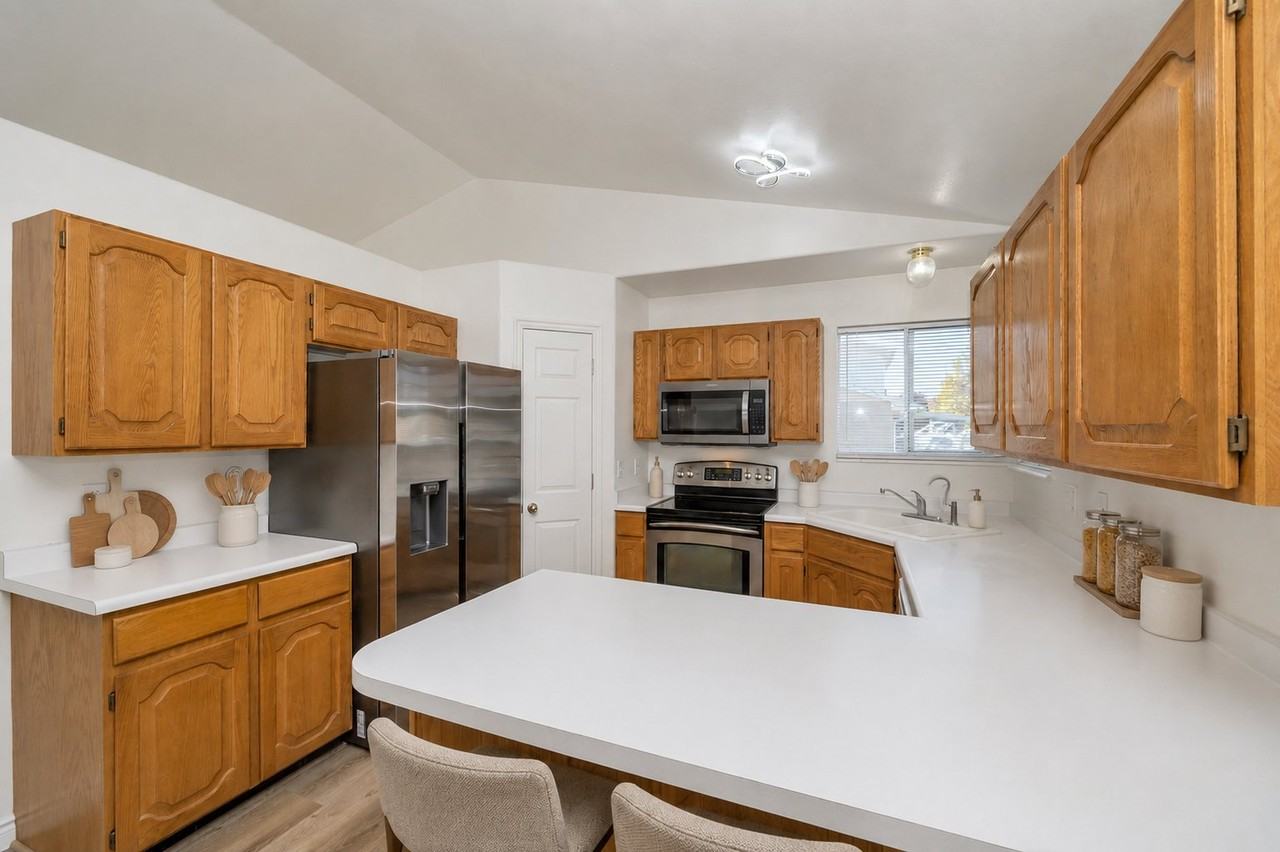 9502 S Newkirk St - Photo 7 of 17