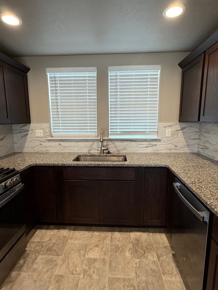 1278 Jupiter St - Photo 5 of 19