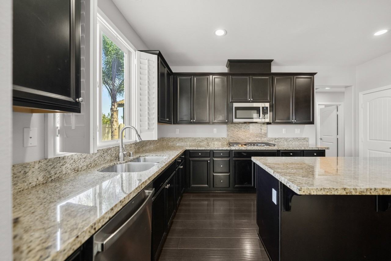 37749 Fiesta Flower St - Photo 7 of 20