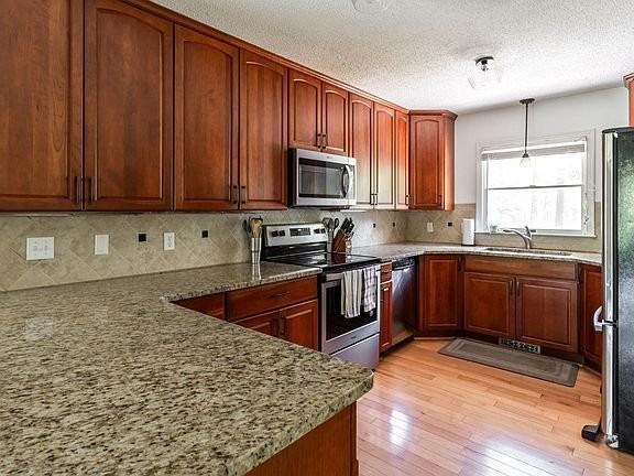 18 Windsong Pl - Photo 2 of 5