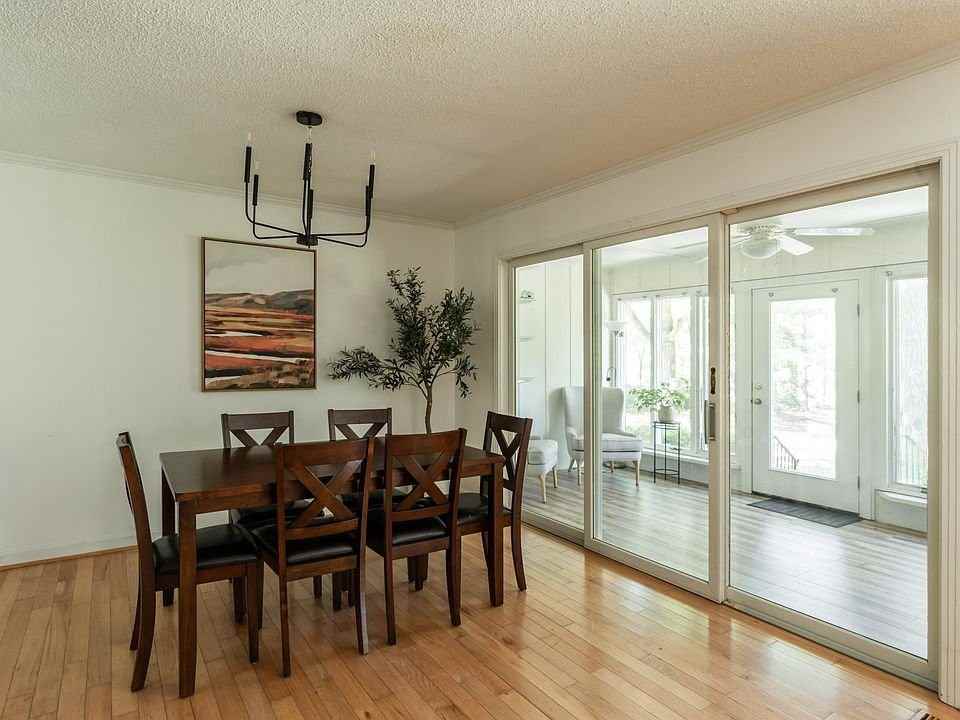 18 Windsong Pl - Photo 3 of 5