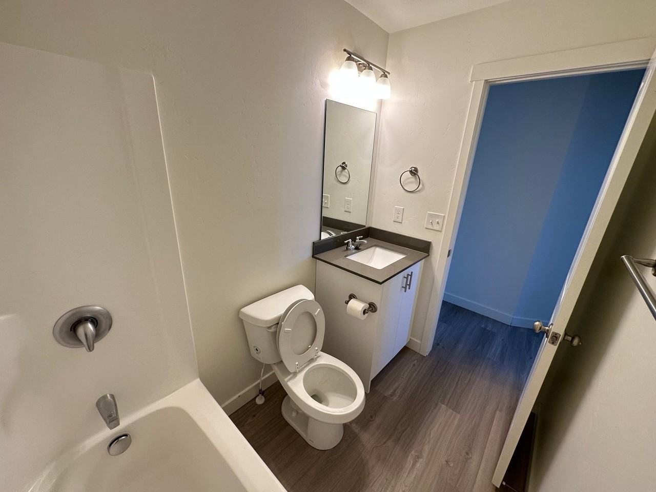 1121 E St - Photo 6 of 17