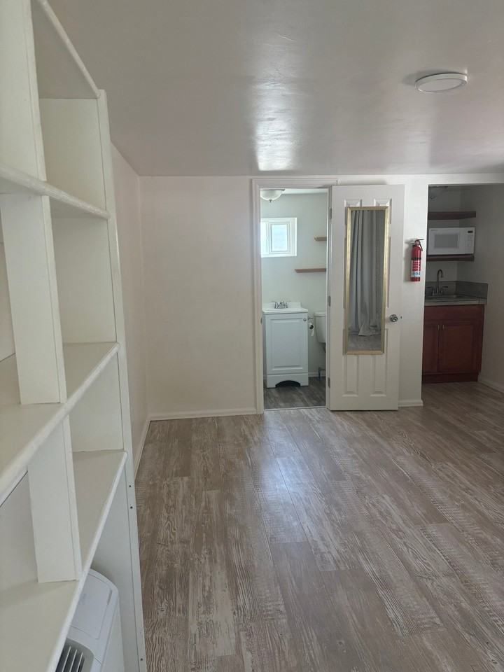 911 Teller Ave #1 - Photo 2 of 6