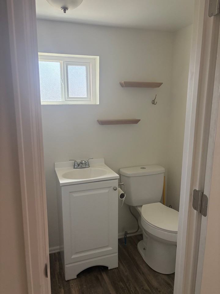 911 Teller Ave #1 - Photo 3 of 6