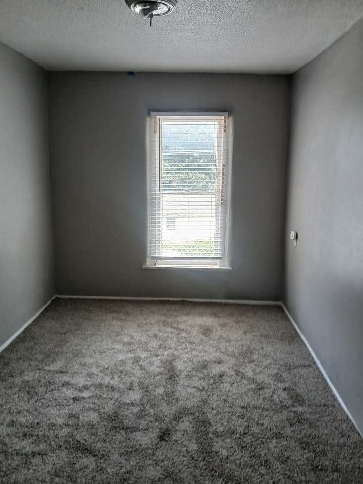2615 Sw 12th St #2 - Photo 3 of 6