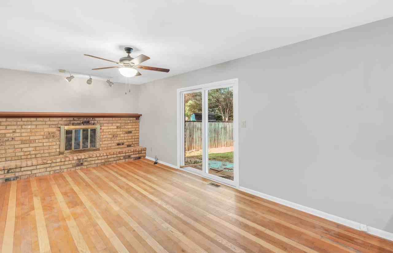 1449 Moores Mnr - Photo 3 of 22